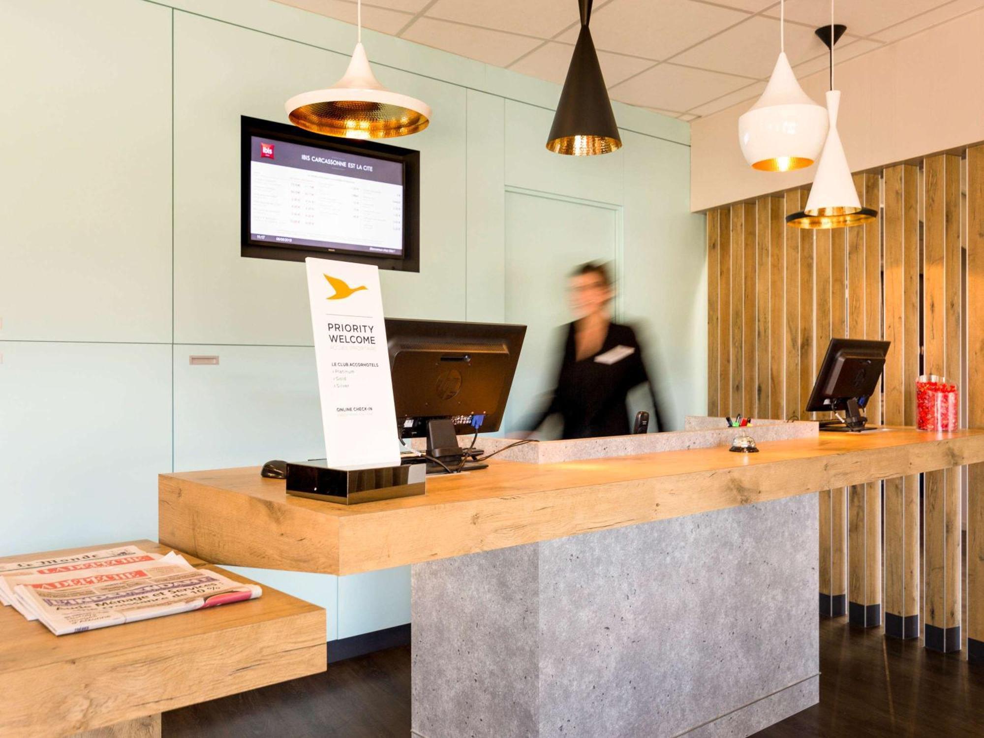ホテル Ibis Carcassonne Est La Cite エクステリア 写真