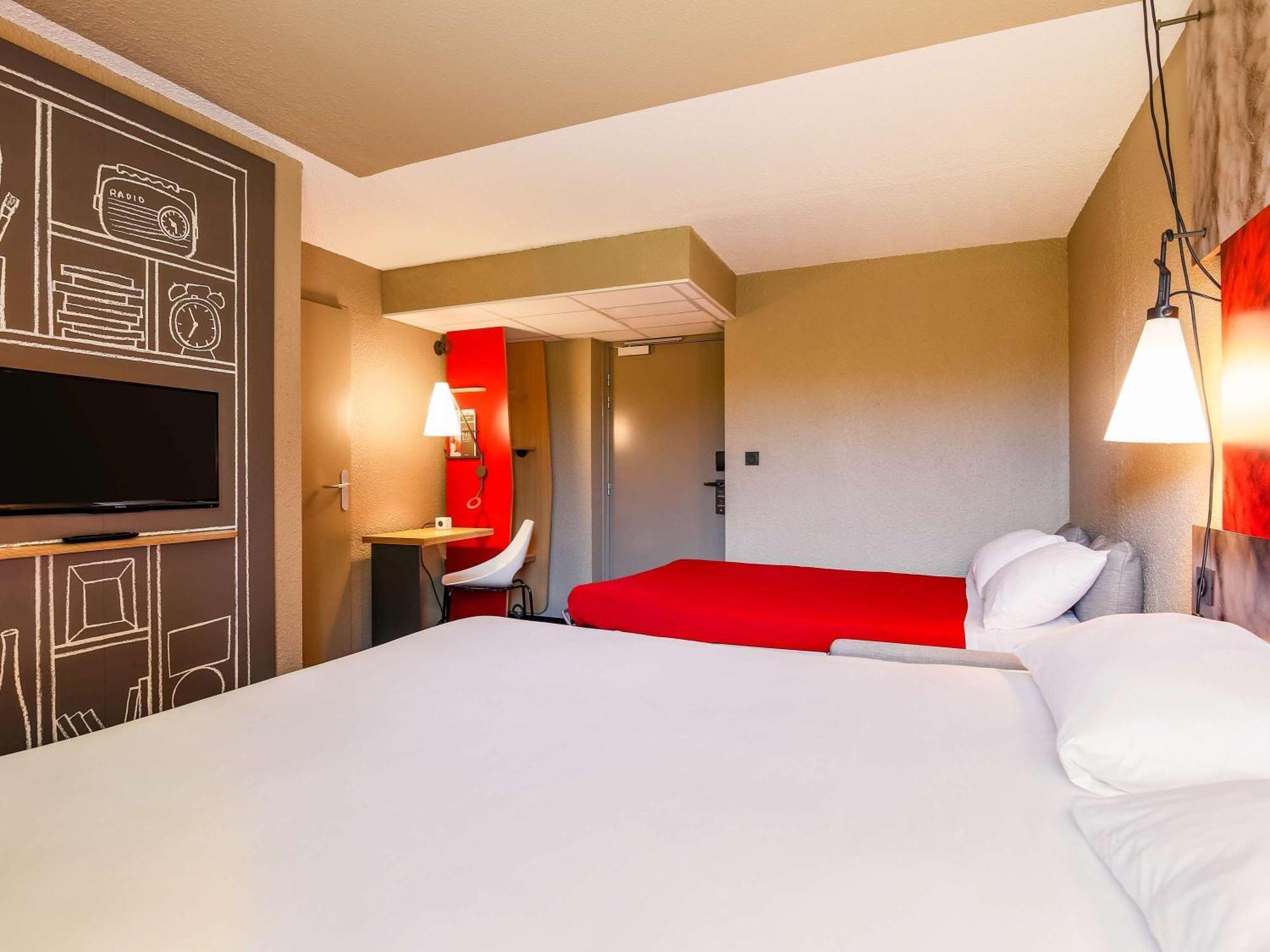 ホテル Ibis Carcassonne Est La Cite エクステリア 写真